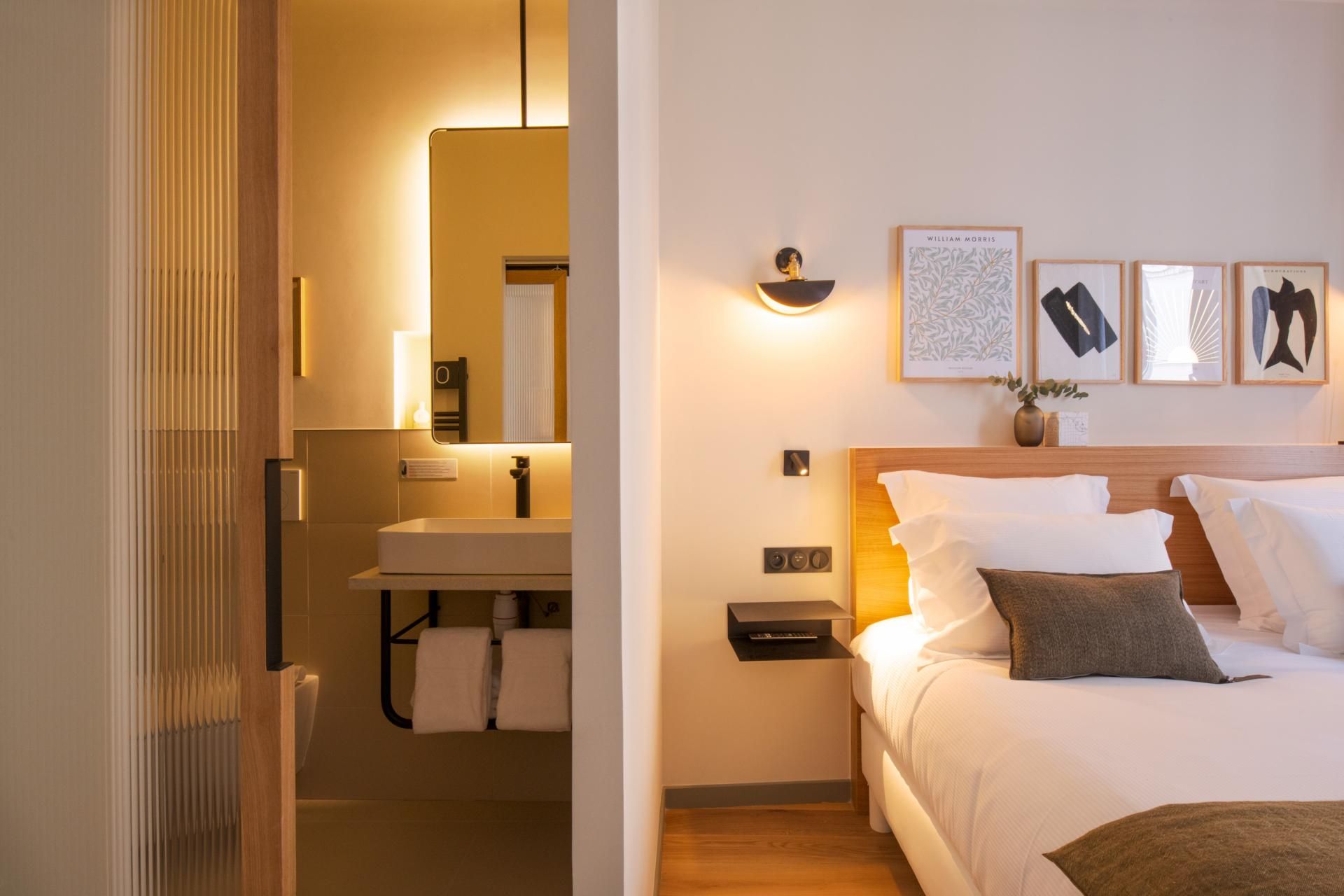 Tinah Paris, Aboukir