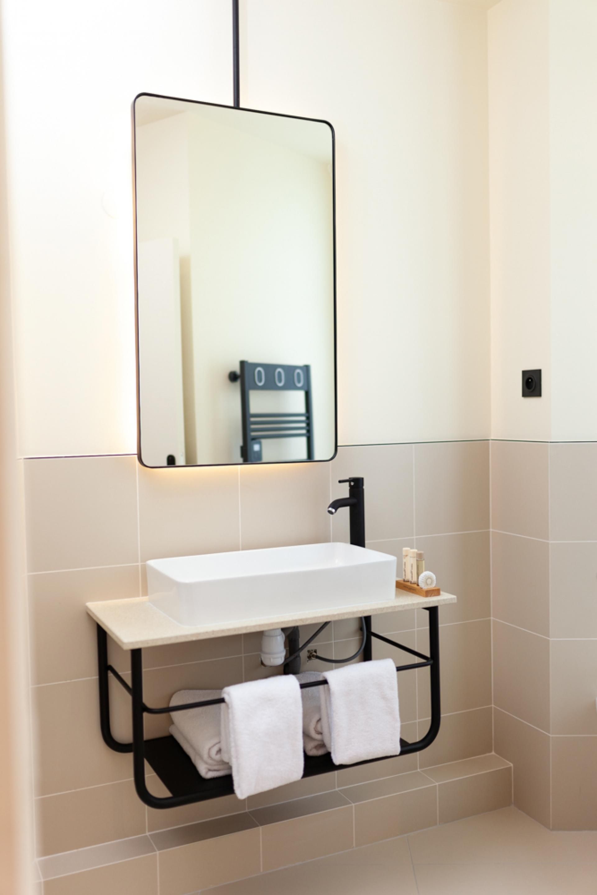 Tinah Paris, Champs Elysées