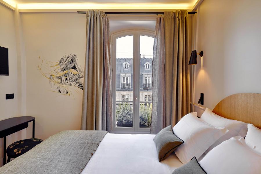 Tinah Paris - room - check in